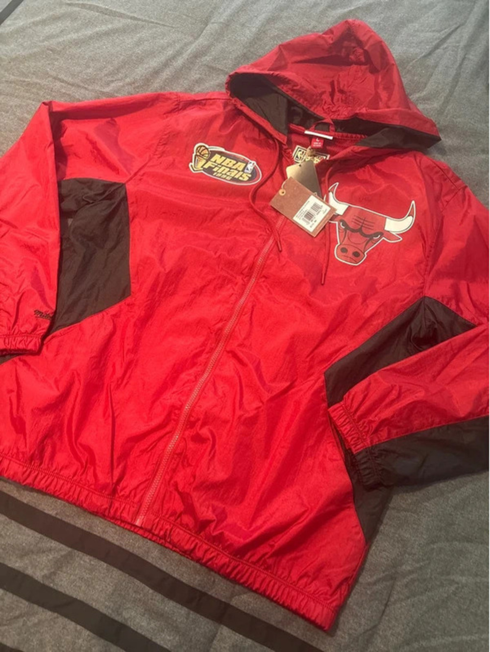 NWT Mitchell & Ness Men's Chicago Bulls Red Playmaker Full-Zip Windbreaker